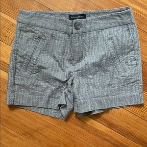 Textured short with pockets